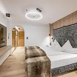 Grauer Baer Hotel 4*