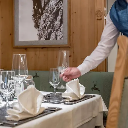 Grauer Bar 4* Solden