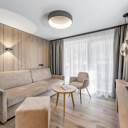 Hotel Grauer Bar 4*