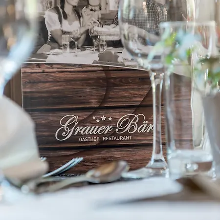 Grauer Bar
