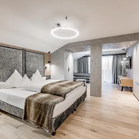 Hotel Grauer Bär 4*